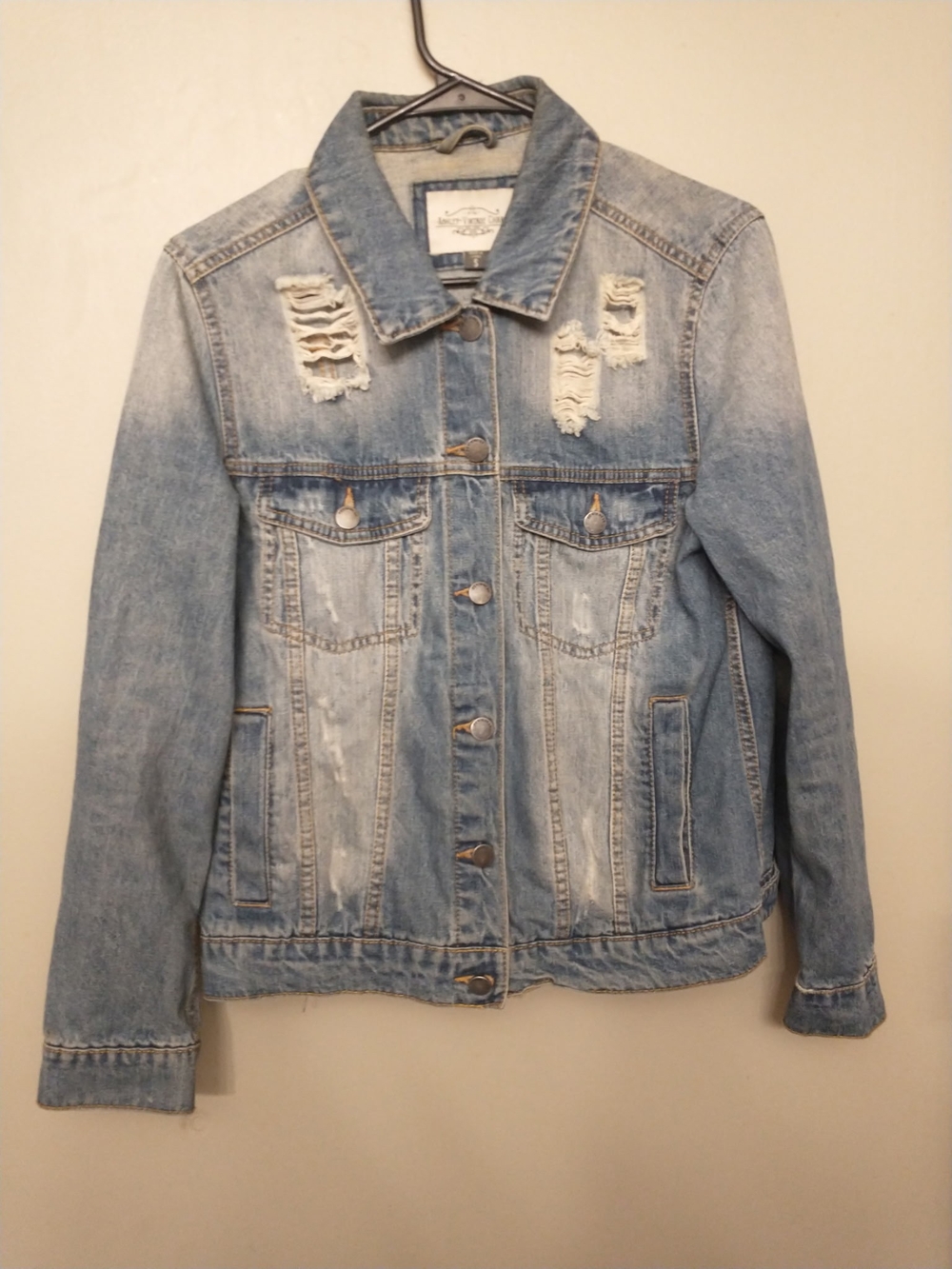 Ashley Vintage Charm Distressed Denim Jacket in Blue Size Small